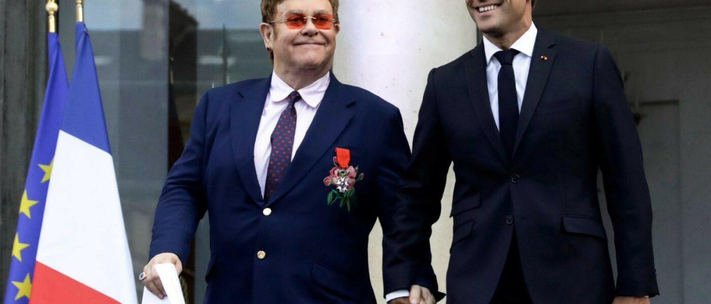Macron et Elton John, chevaliers de la rosette