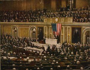 6 avril 1917, le président Wilson demande au Congrès des Etats-Unis de déclarer la guerre à l’Allemagne, au nom du droit, pour la démocratie et contre les gouvernements autocratiques…